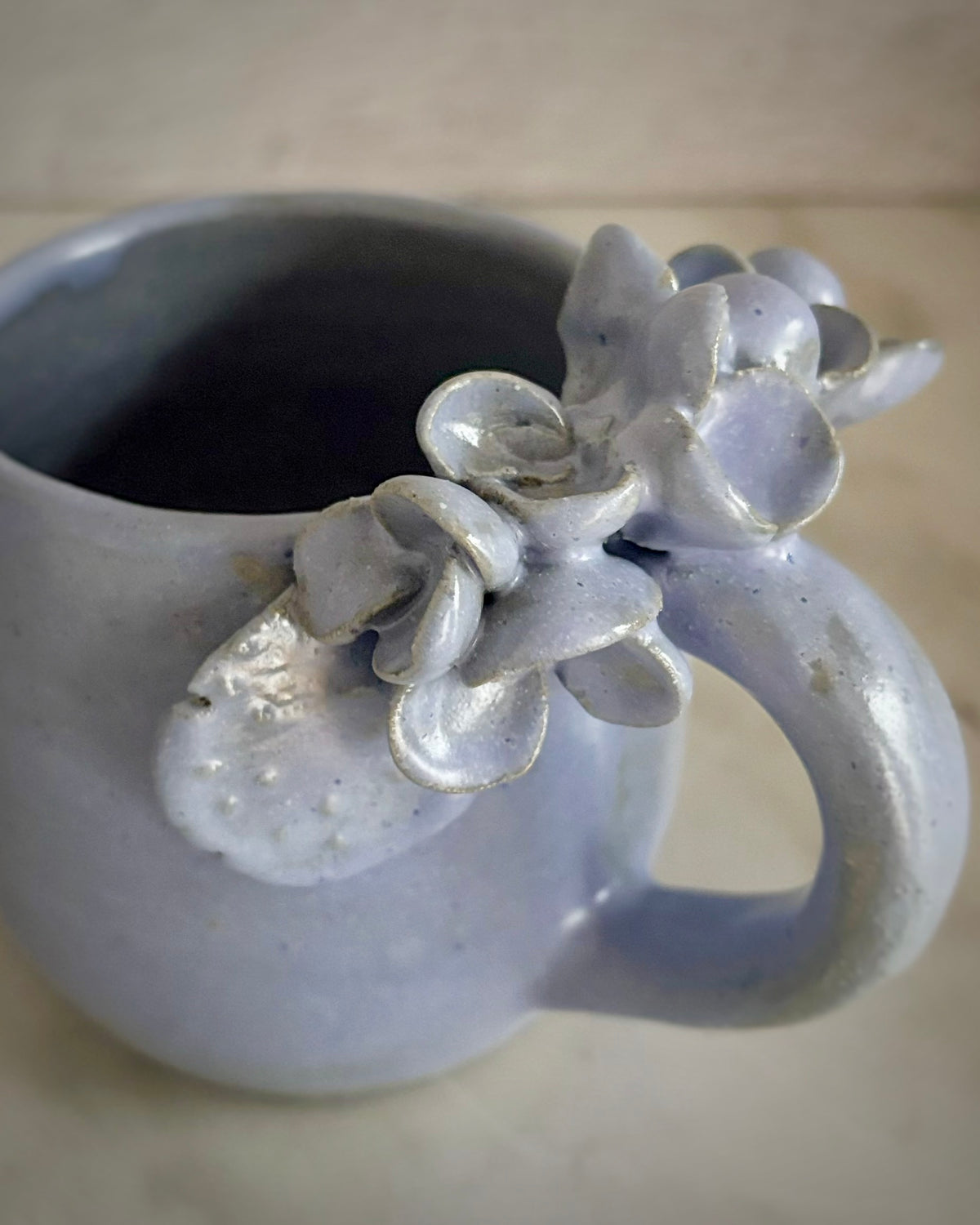 Taza de Cerámica - Asa Decorada Hortensia- Azul lavanda