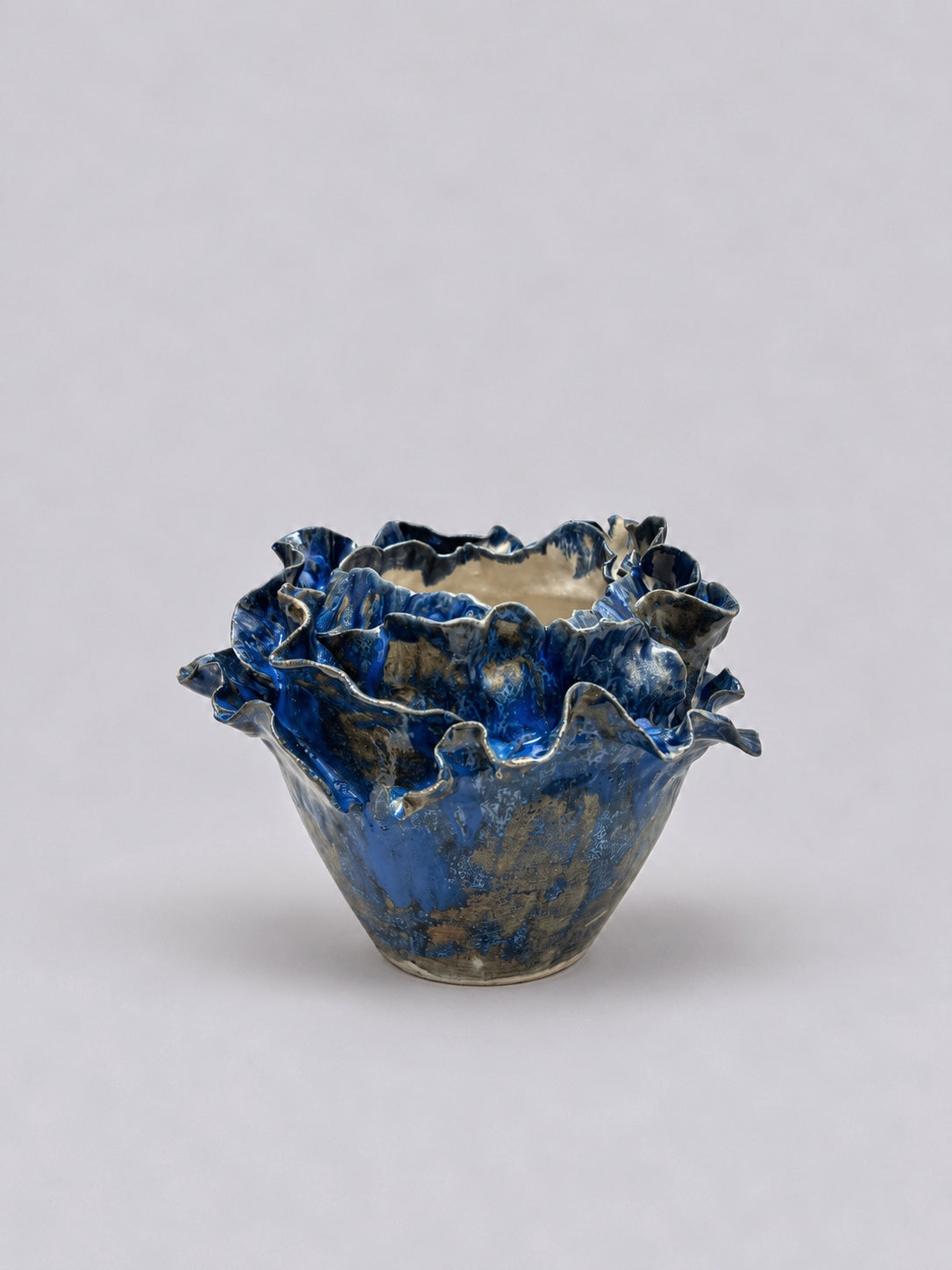 Jarrón de cerámica azul