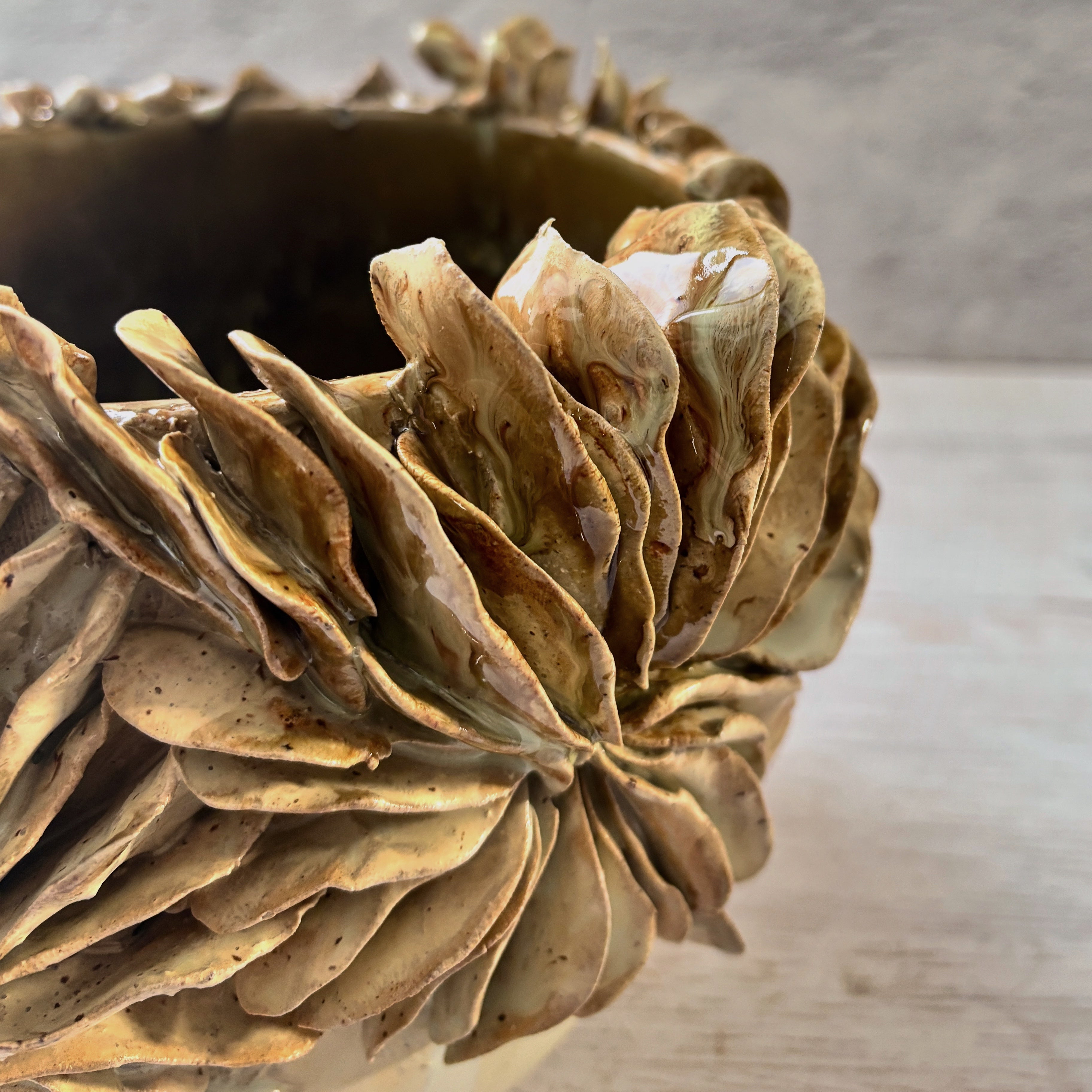 Vasija Macetero verde agua y dorados