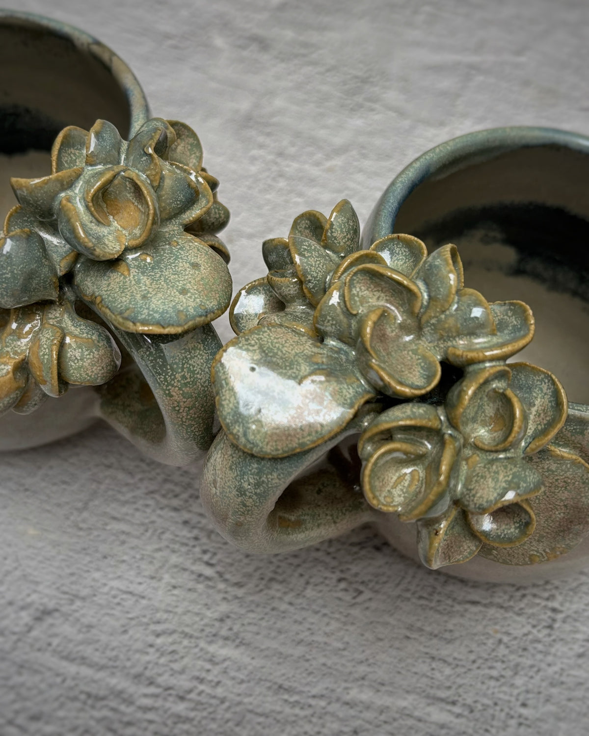 Taza de Cerámica - Asa Decorada Hortensia verde.