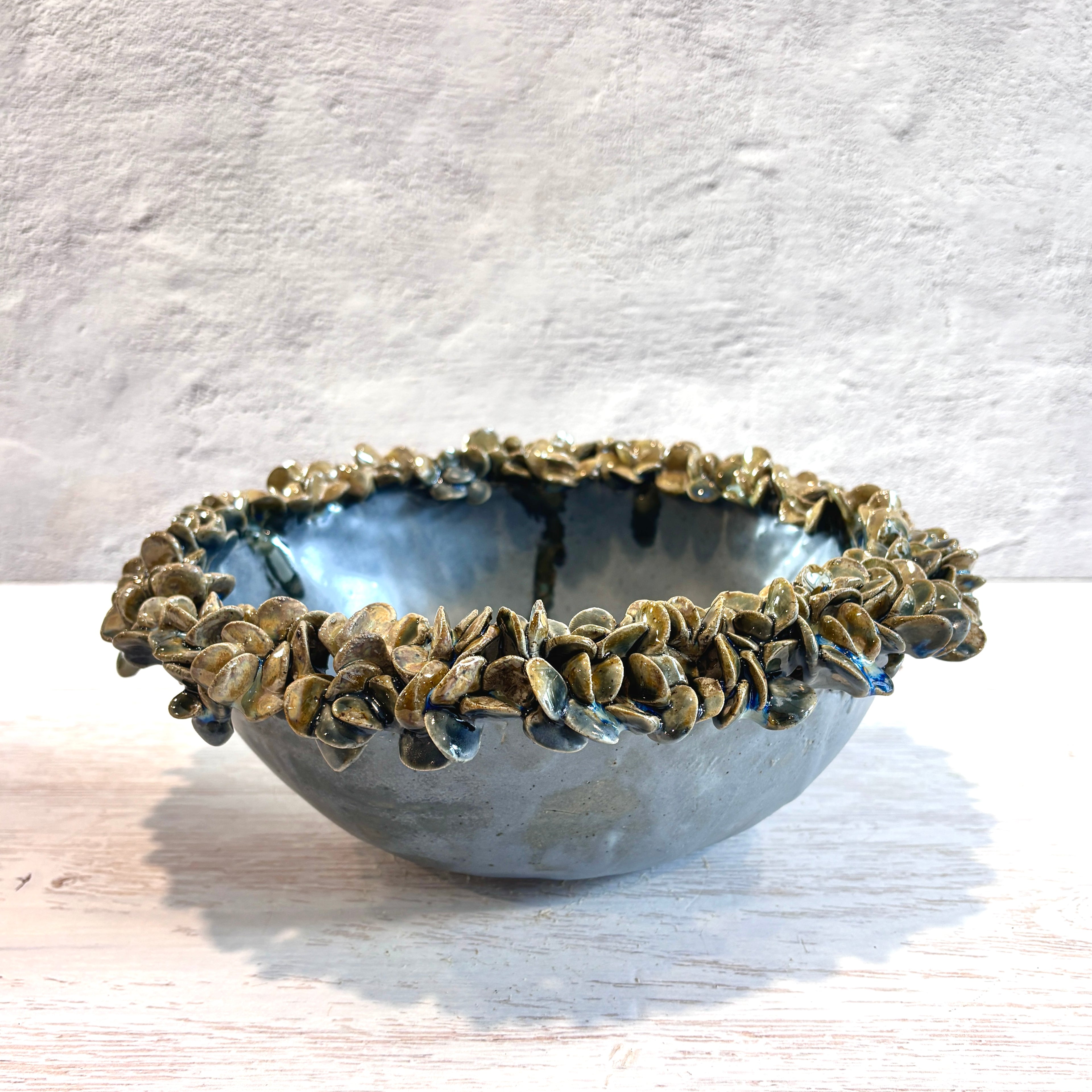 Bowl de Ceramica Artesanal con Detalles en Relieve - Hecho a Mano