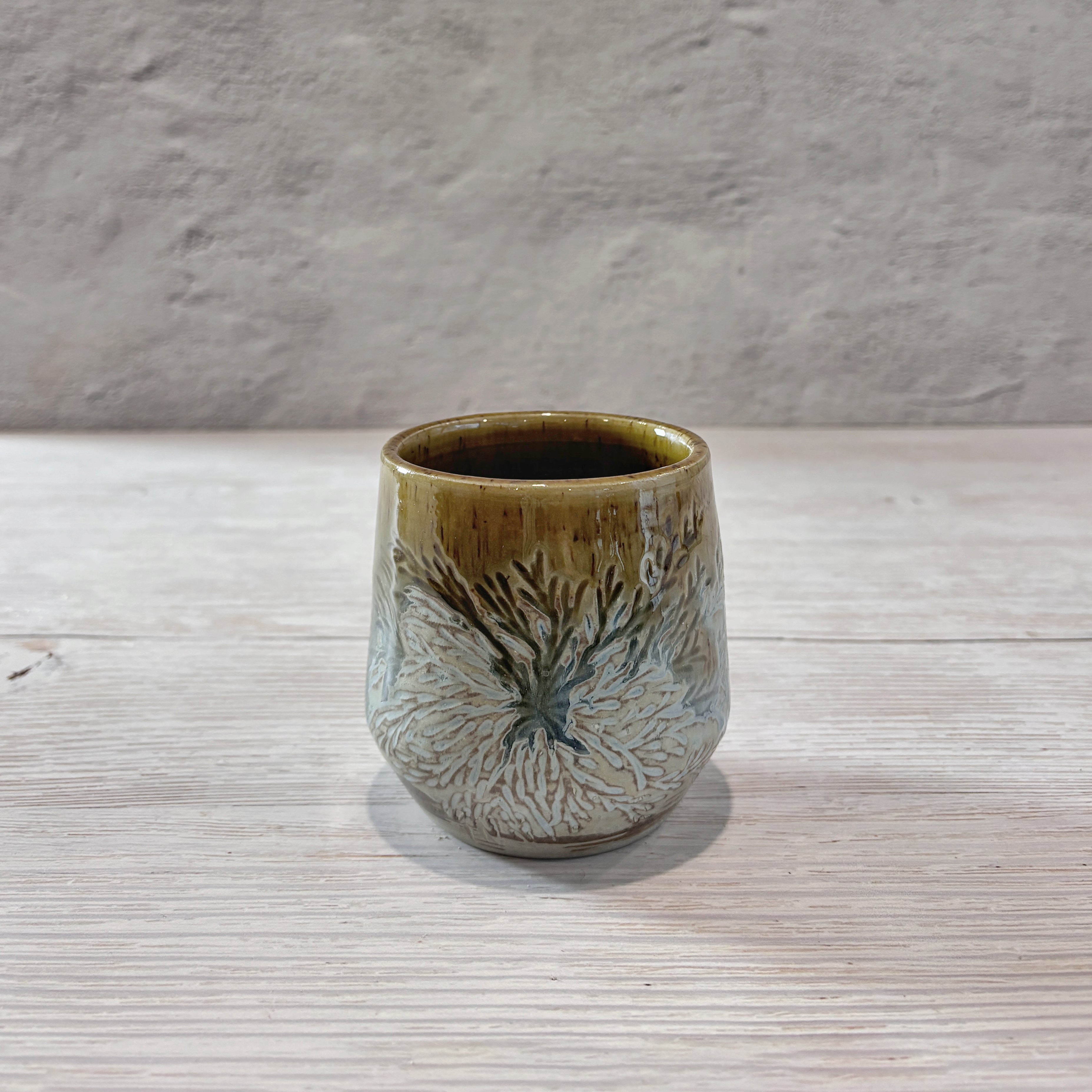 Vaso de Cerámica Texturizado – Artesanía Natural para Tu Hogar