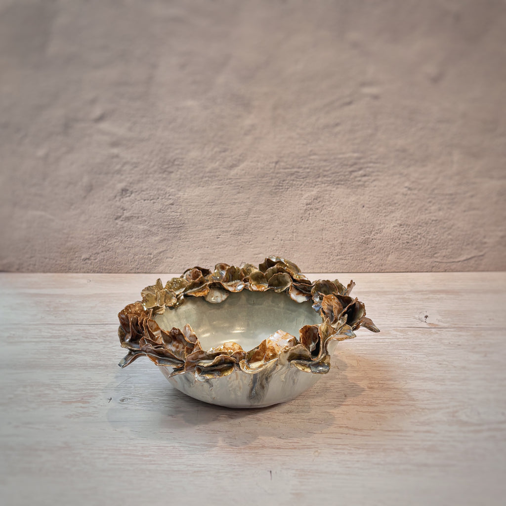 Bowl orgánico con bordes de hojas - en azules y arena