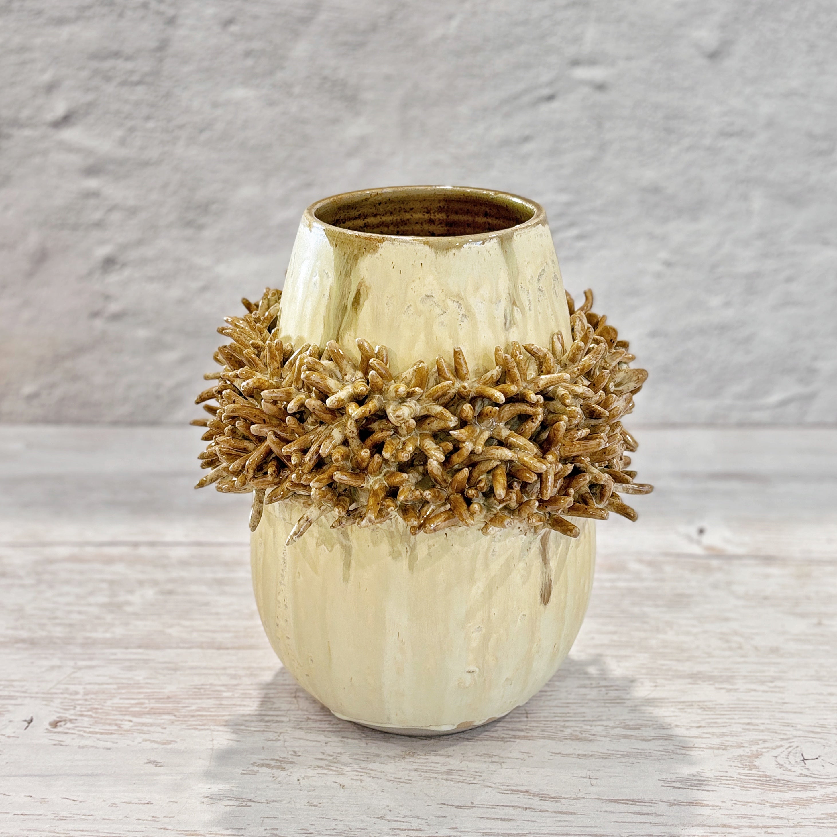 Jarrón de Ceramica Espinas, en verdes y tierra