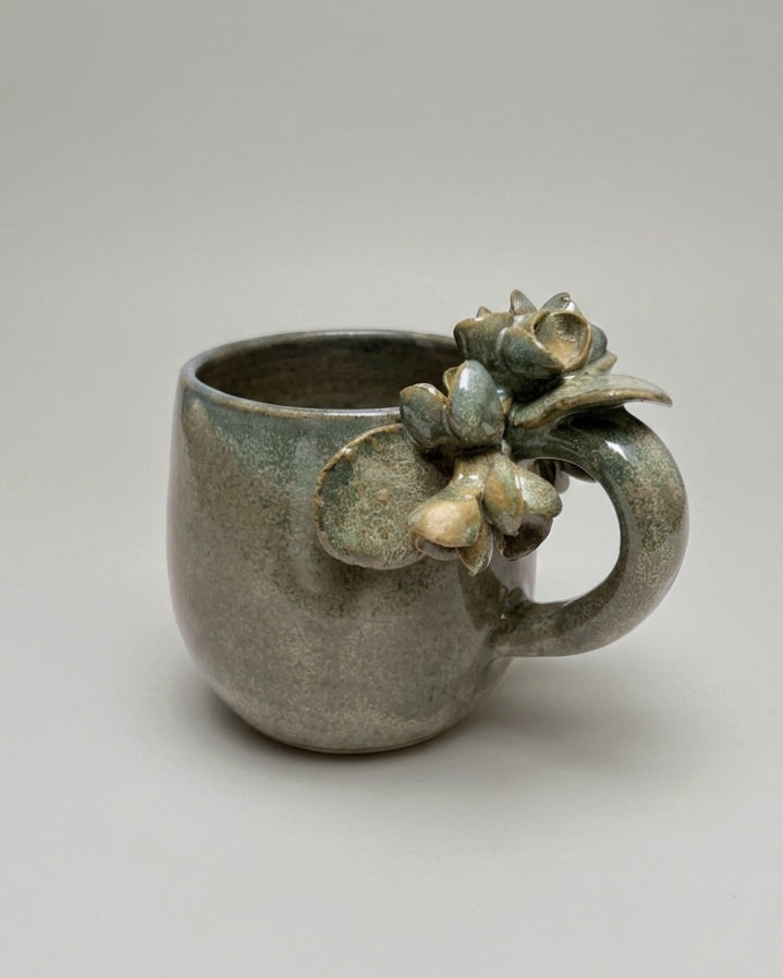 Taza de Cerámica - Asa Decorada Hortensia verde.