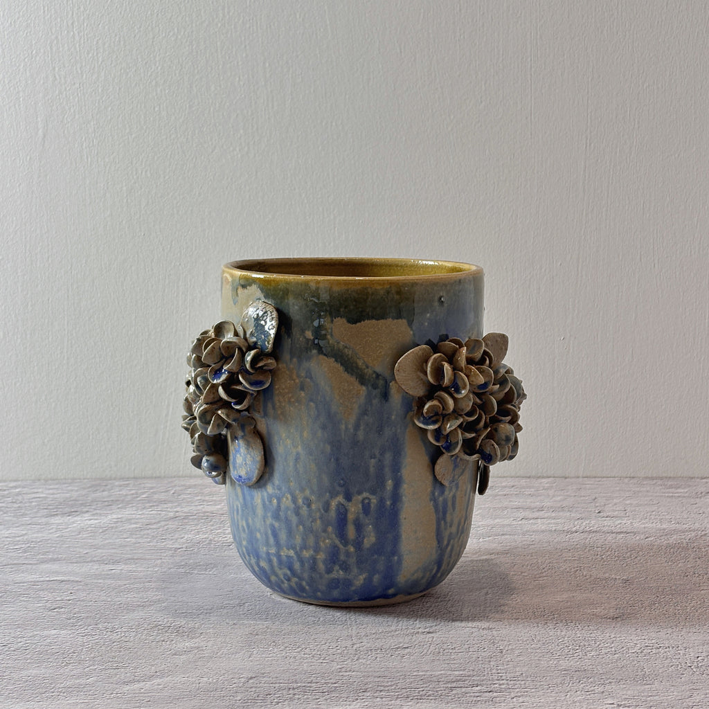 Jarrón de cerámica flores en azul - doble frente