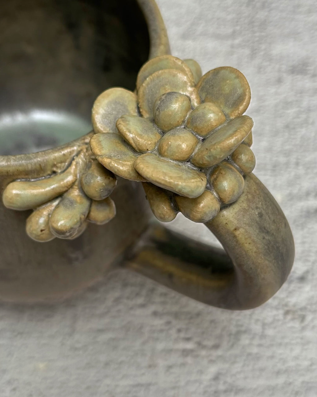 Taza de Cerámica - Asa Decorada suculentas cobre.