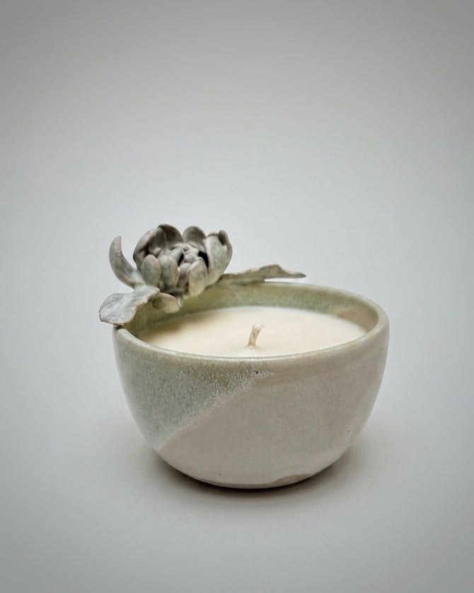Velas aromáticas en bowl de Cerámica - Flor verde y blanco