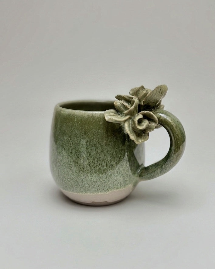 Taza de Cerámica - Asa Decorada Flores verde.