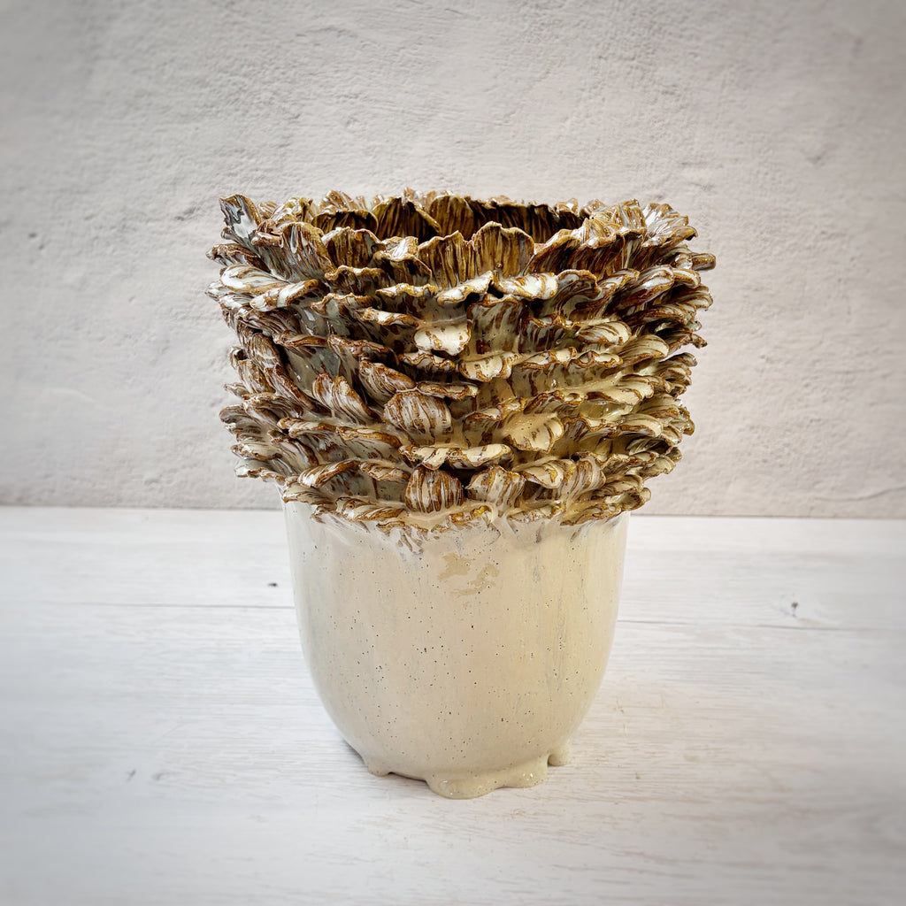 Jarrónde cerámica  Amazonas en verde y dorados