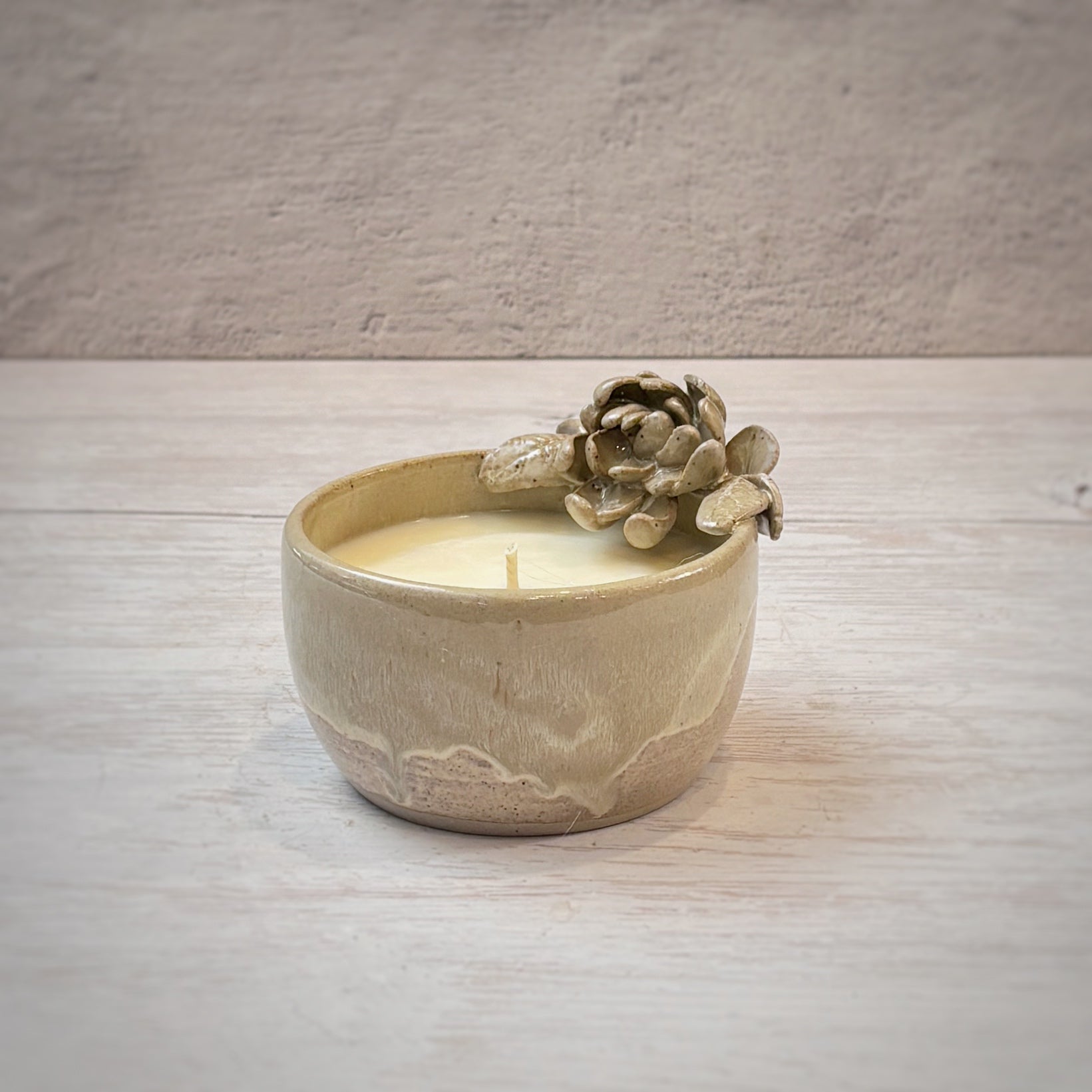 Velas aromáticas en bowl de Ceramica - crisantemo agua