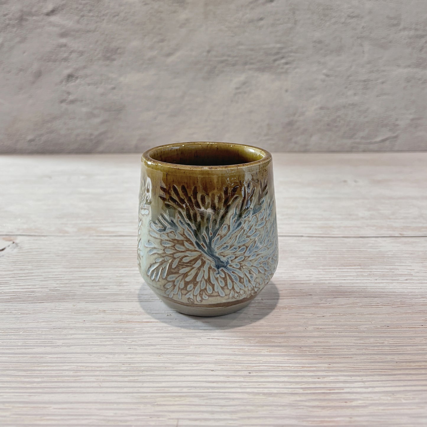 Vaso de Cerámica Texturizado – Artesanía Natural para Tu Hogar