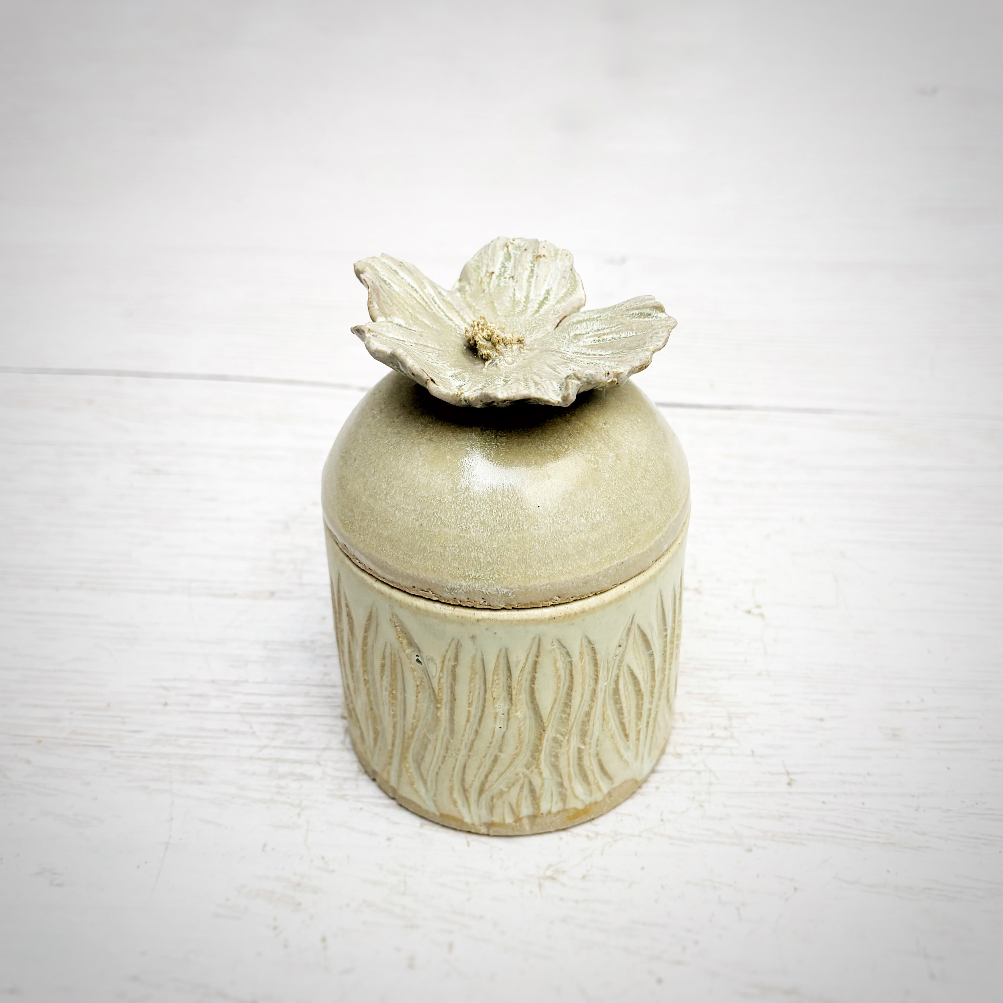 Vela en cofre de cerámica Floral -Poppy - aroma Cherry Blossoms