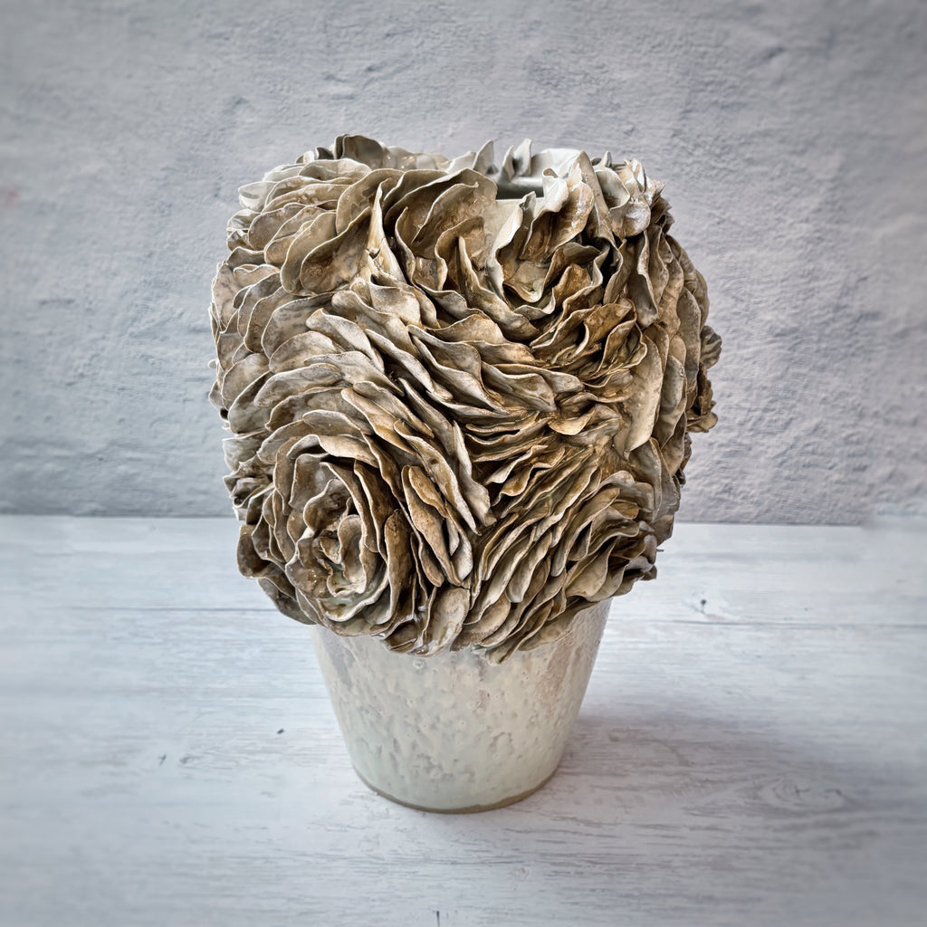 Jarrón escultórico de la serie “Cardo” - Cerámica hecha a mano