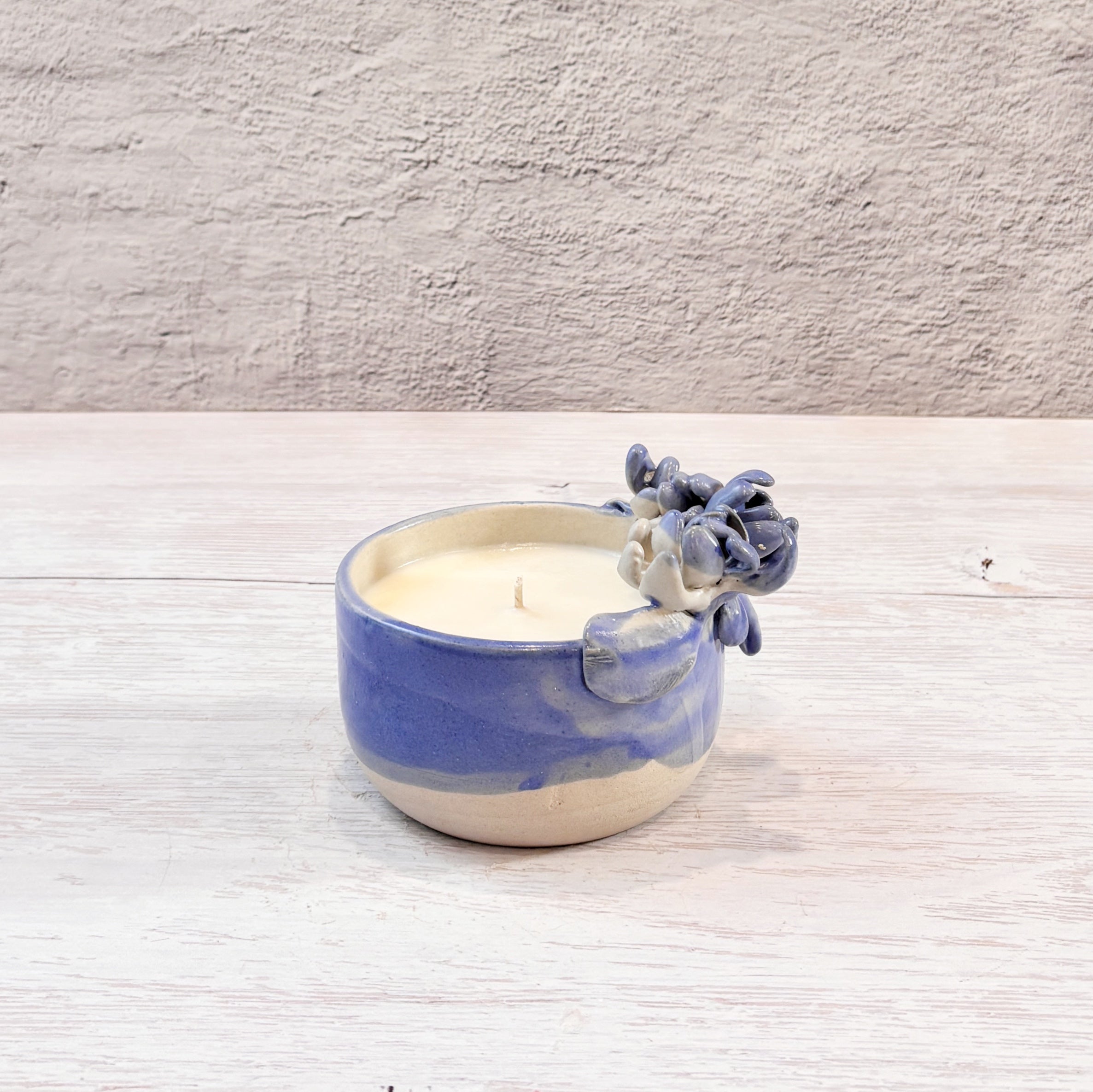 Velas aromáticas en bowl de Ceramica - Crisantemos azul
