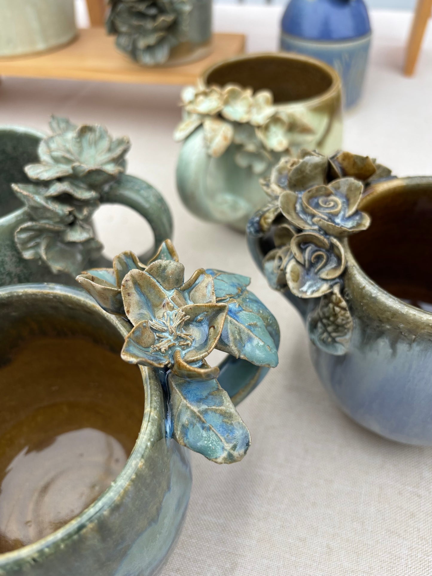 Taza de Cerámica - Asa Decorada hortensia verde.
