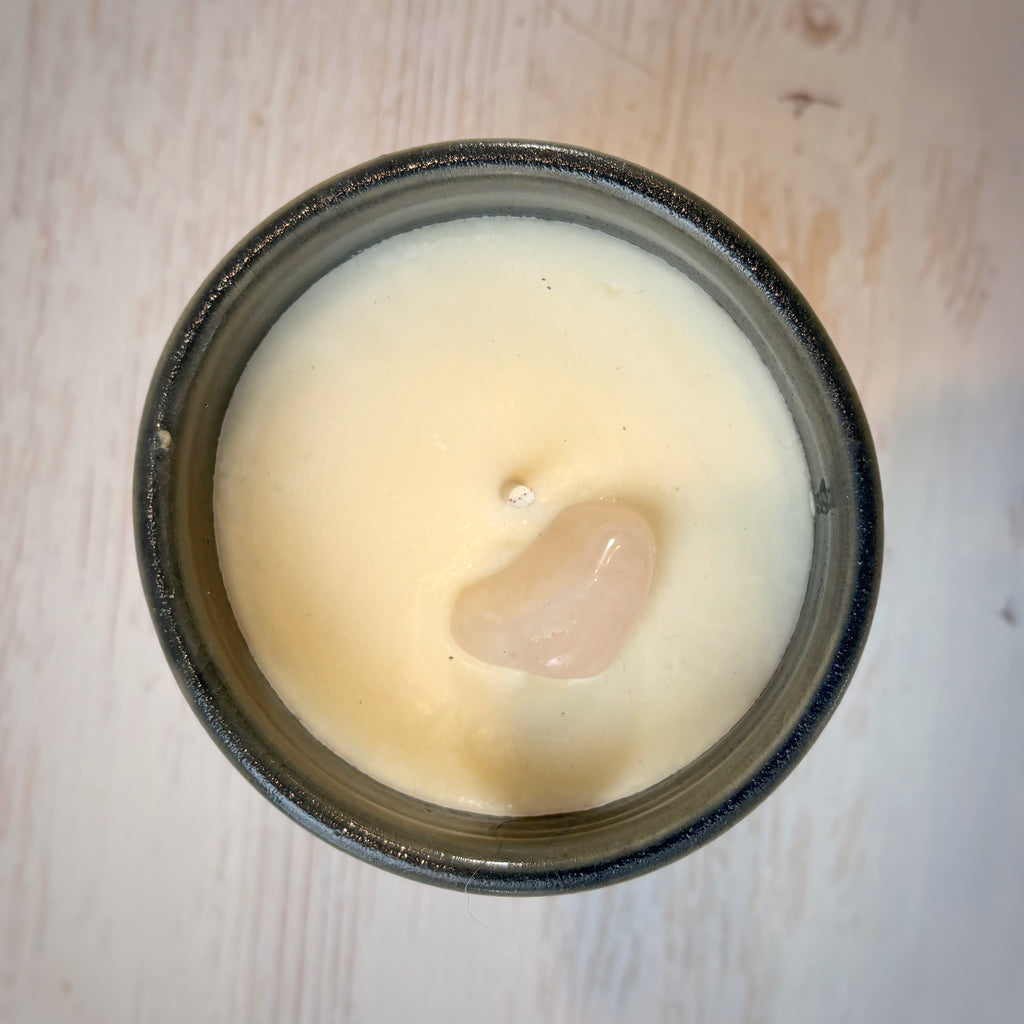 Velas aromáticas  en recipiente de cerámica Azul - con quarzos