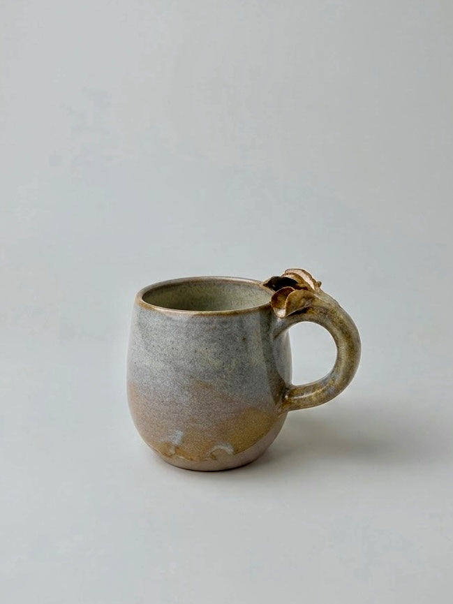 Taza de Cerámica - Asa Decorada Lirio espuma