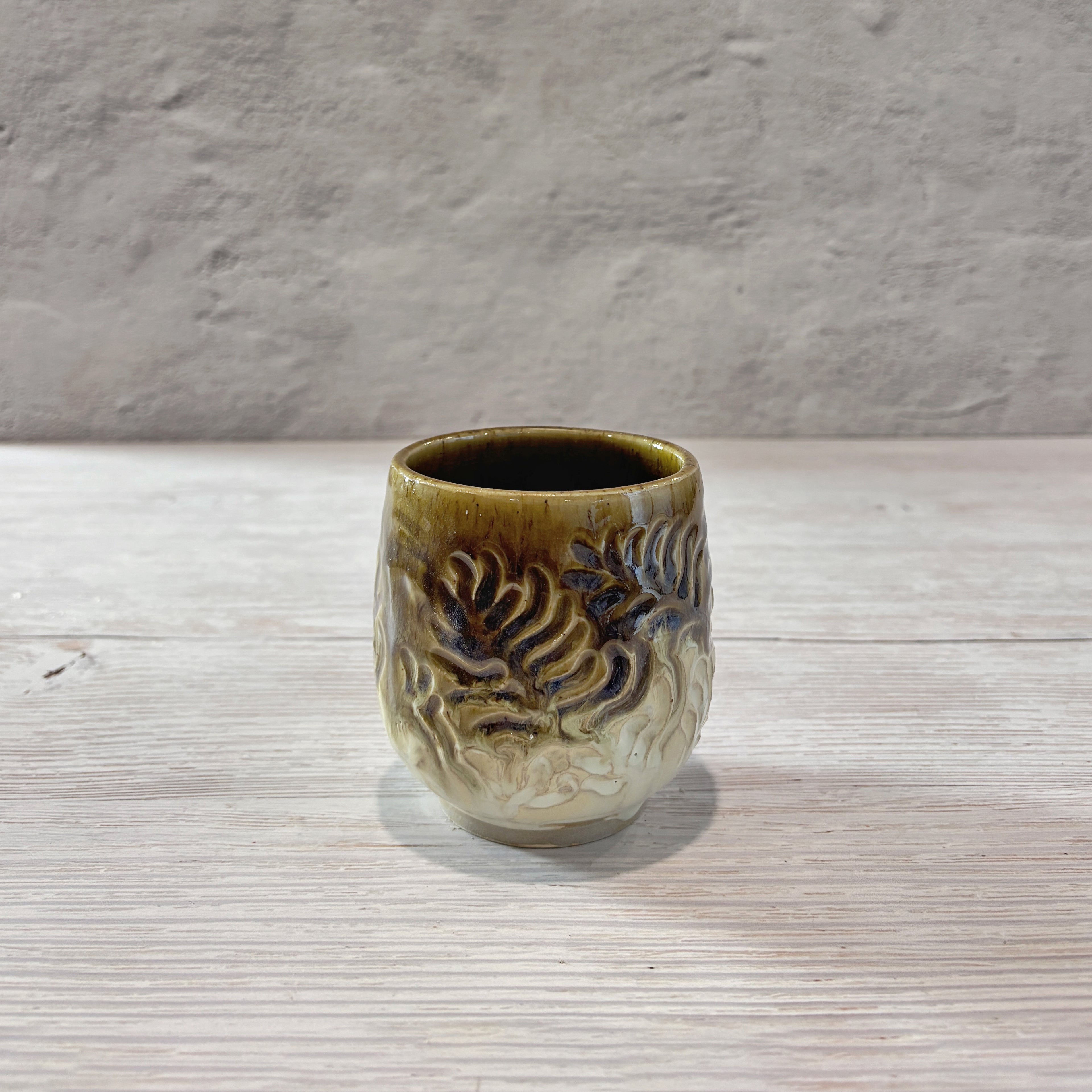 Vaso de Cerámica Texturizado – Artesanía Natural para Tu Hogar