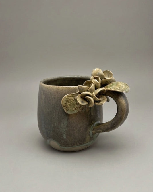 Taza de Cerámica - Asa Decorada hortensia verde.