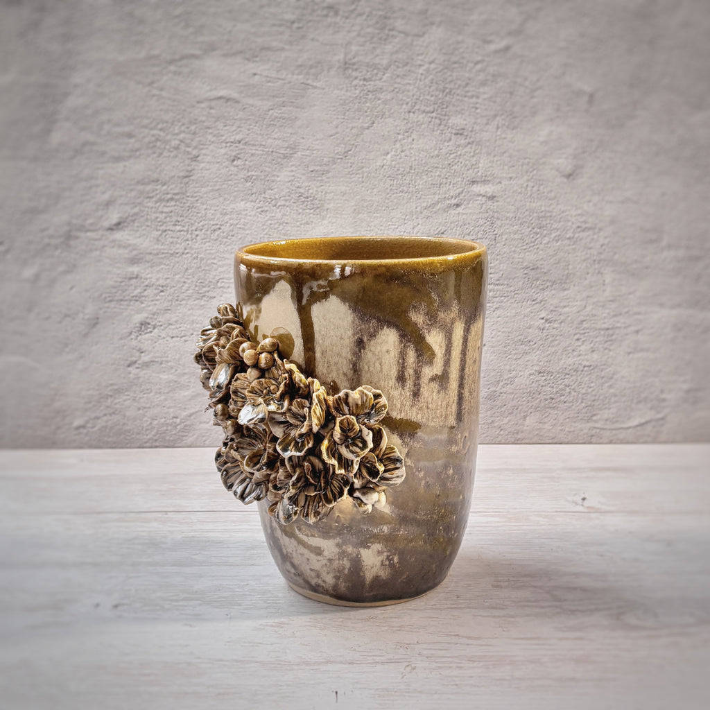 Jarrón de cerámica flores en verde