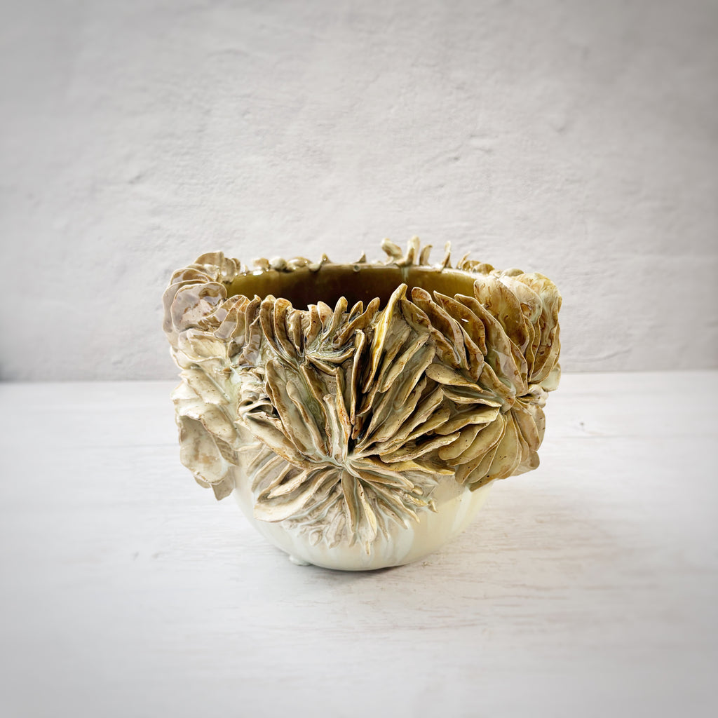 Vasija Macetero verde agua y dorados