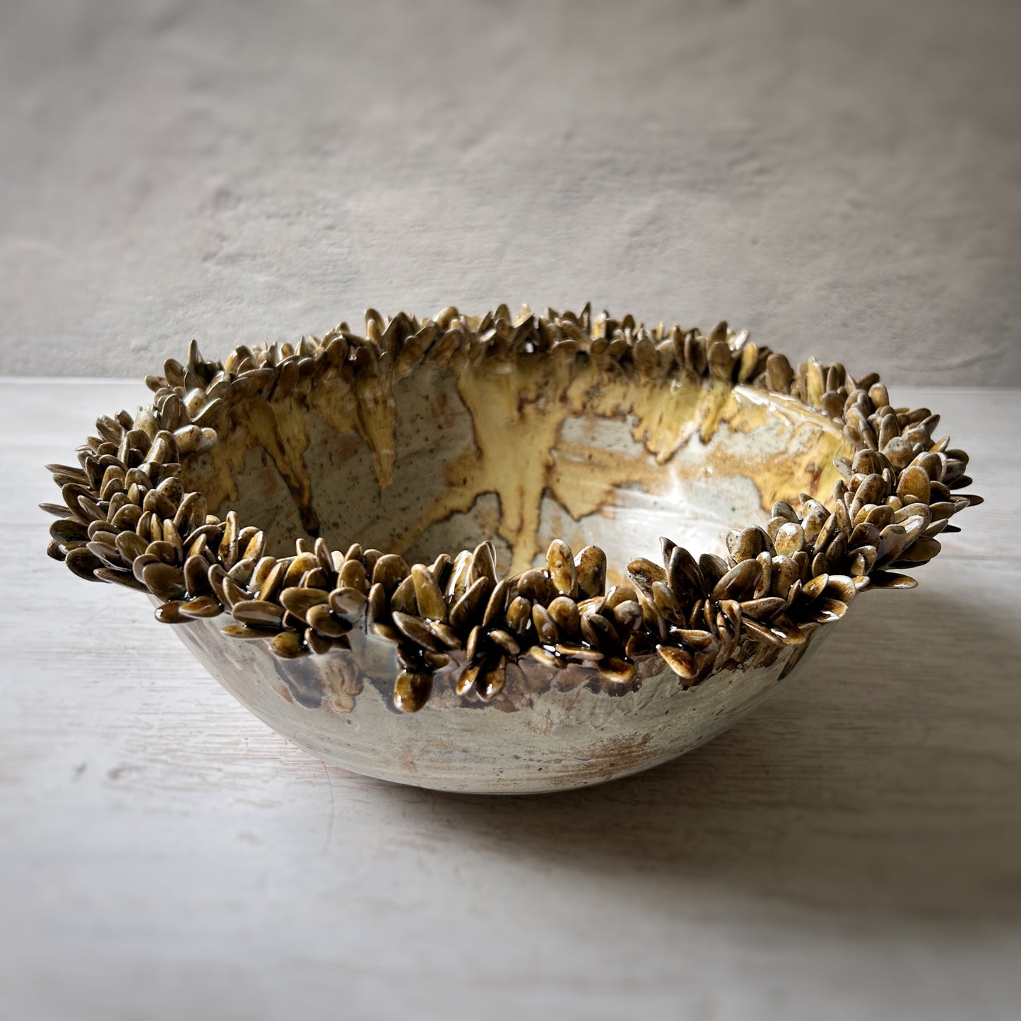 Bowl de Ceramica Artesanal con Detalles en Relieve - Hecho a Mano